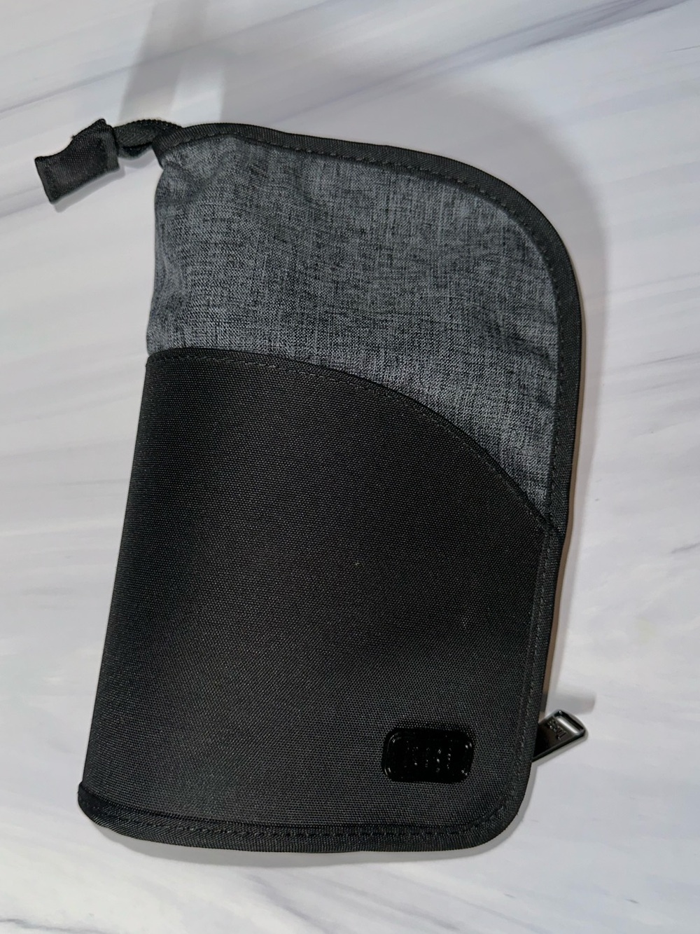 Lug Canoe travel makeup brush holder case Black/Grey